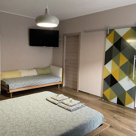 Affittacamere Da Andre E Mary Venzone Bagian luar foto